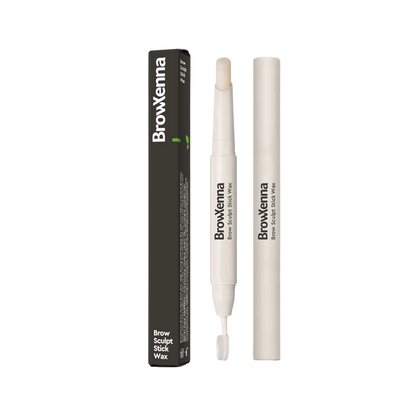 Cera Fijadora en Barra BrowXenna® con cepillo integrado aplicando fijación natural profesional en cejas