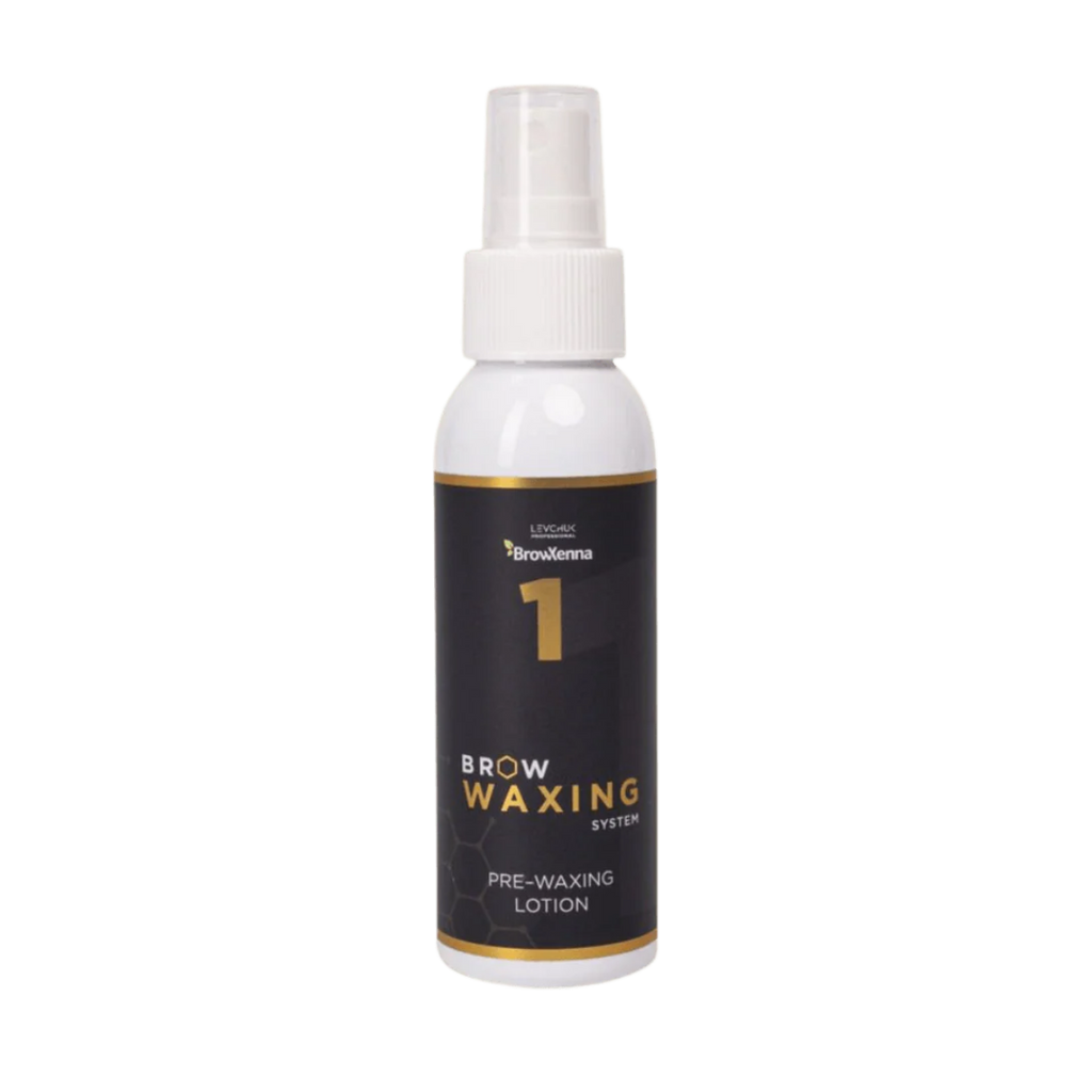 Frasco de BrowXenna Pre‑Waxing Lotion #1 (100 ml), loción preparadora profesional con aloe y mentol, idéntica al primer paso en el protocolo SPA para depilación de cejas.